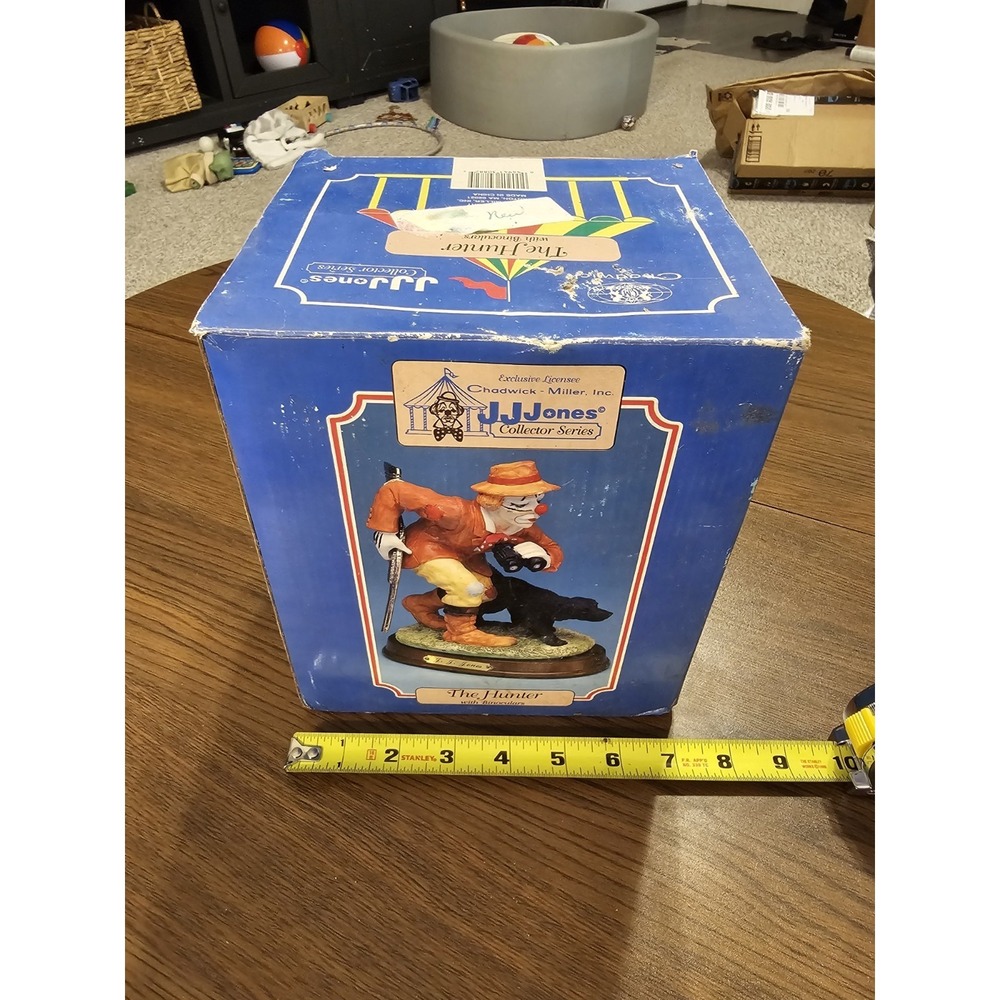 Vintage 1995 J.J. Jones Collectors Figurine "The Hunter With Binoculars "